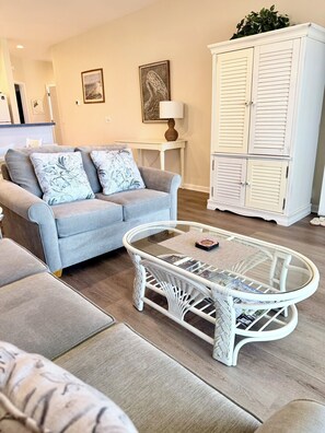 Smart TV, DVD player - Sunset Beach Golf Retreat - 2BR Condo with 10th Hole Views (Sunset Beach)