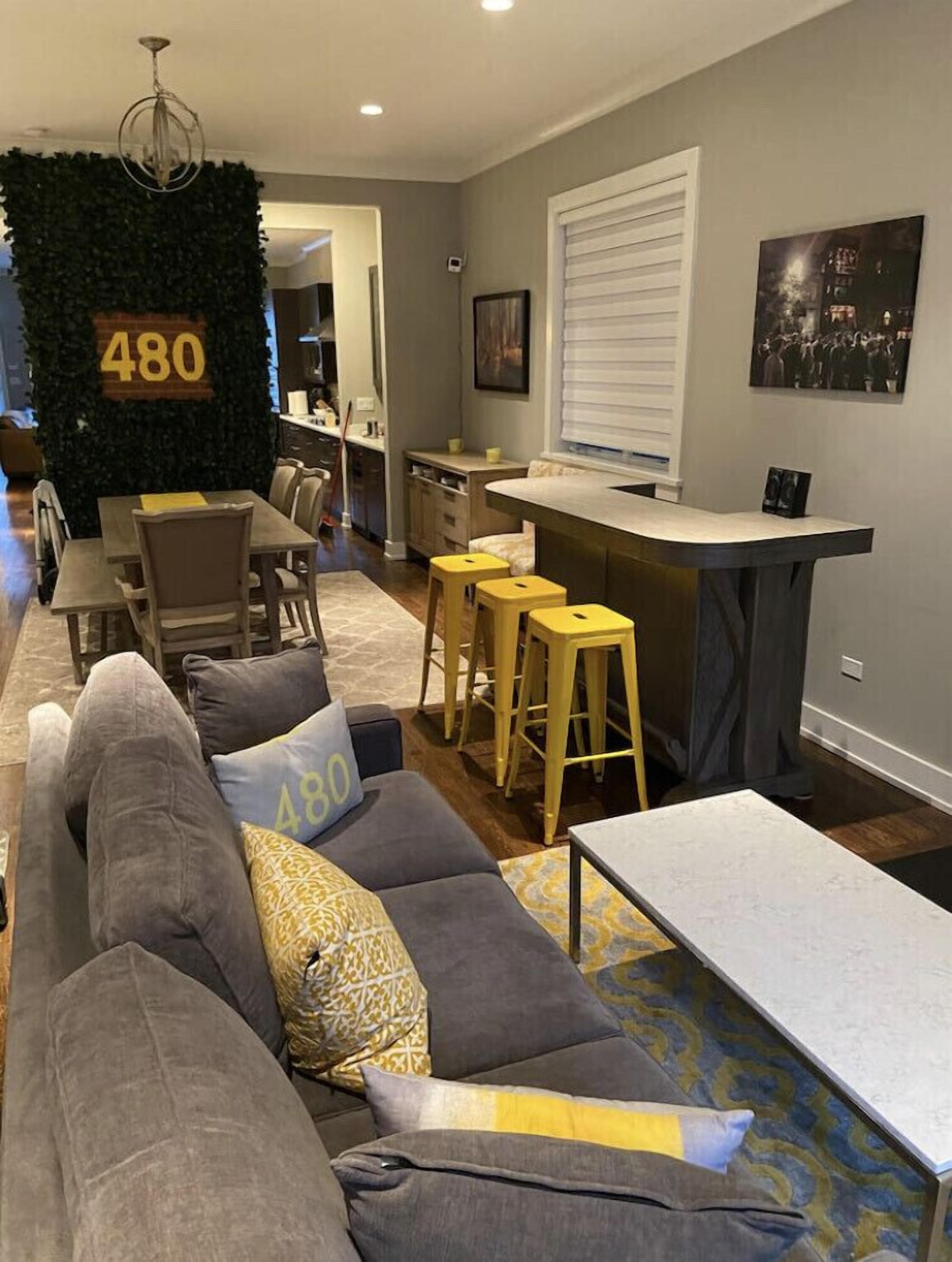Luxury Wrigleyville condo steps from Wrigley