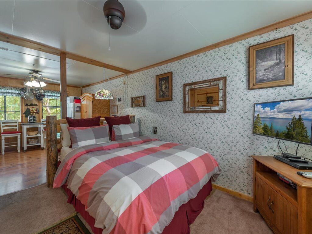 Old Brockway Golf Course, with A/C, fast WiFi, Allergy friendly, No pets please 