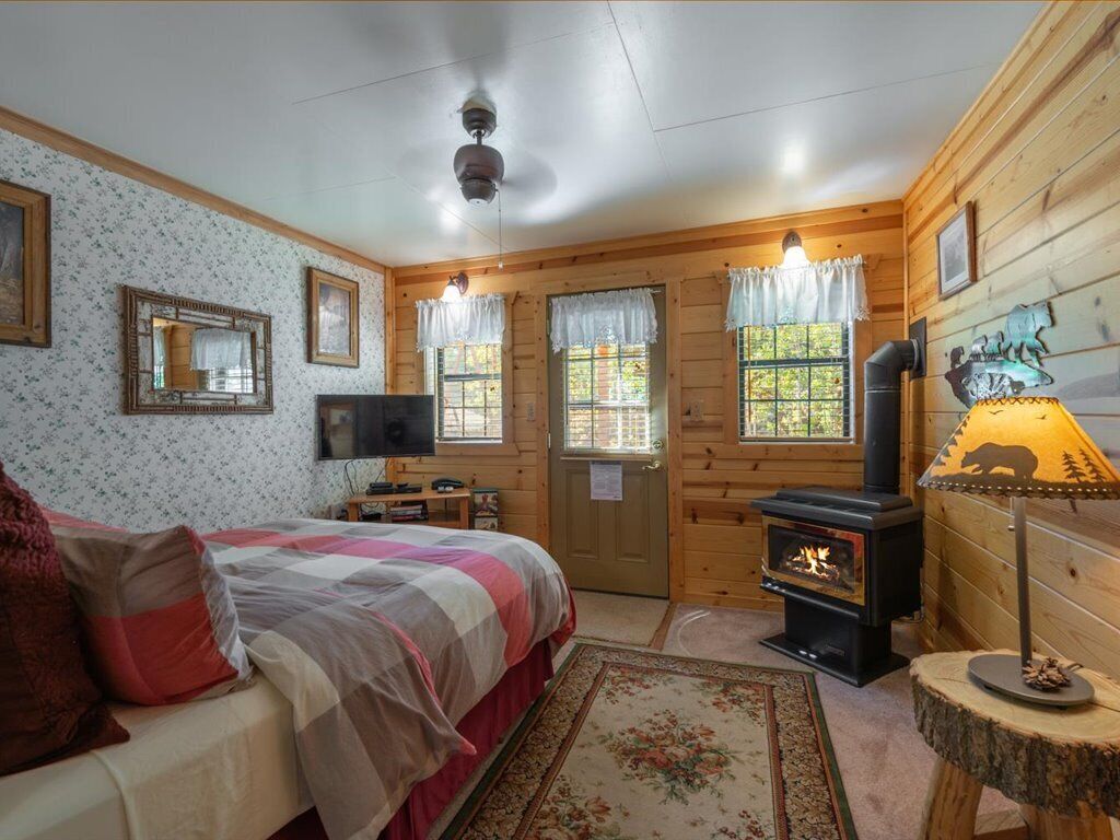 Old Brockway Golf Course, with A/C, fast WiFi, Allergy friendly, No pets please 