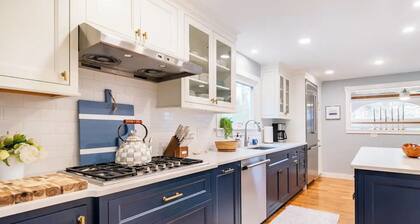 Downtown Chatham Gem – Walk to Beach, Shops, C.B.I, & Dining Family-Friendly!