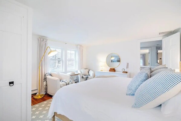 5 bedrooms, iron/ironing board, WiFi, bed sheets