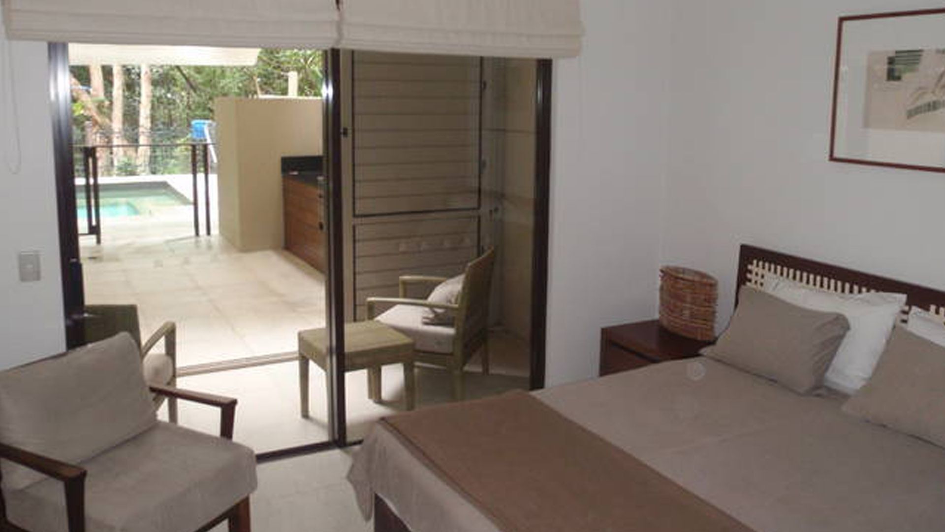 Beachfront 3/4 Bedroom Apartment - Stunning private plunge pool & bbq — image 24