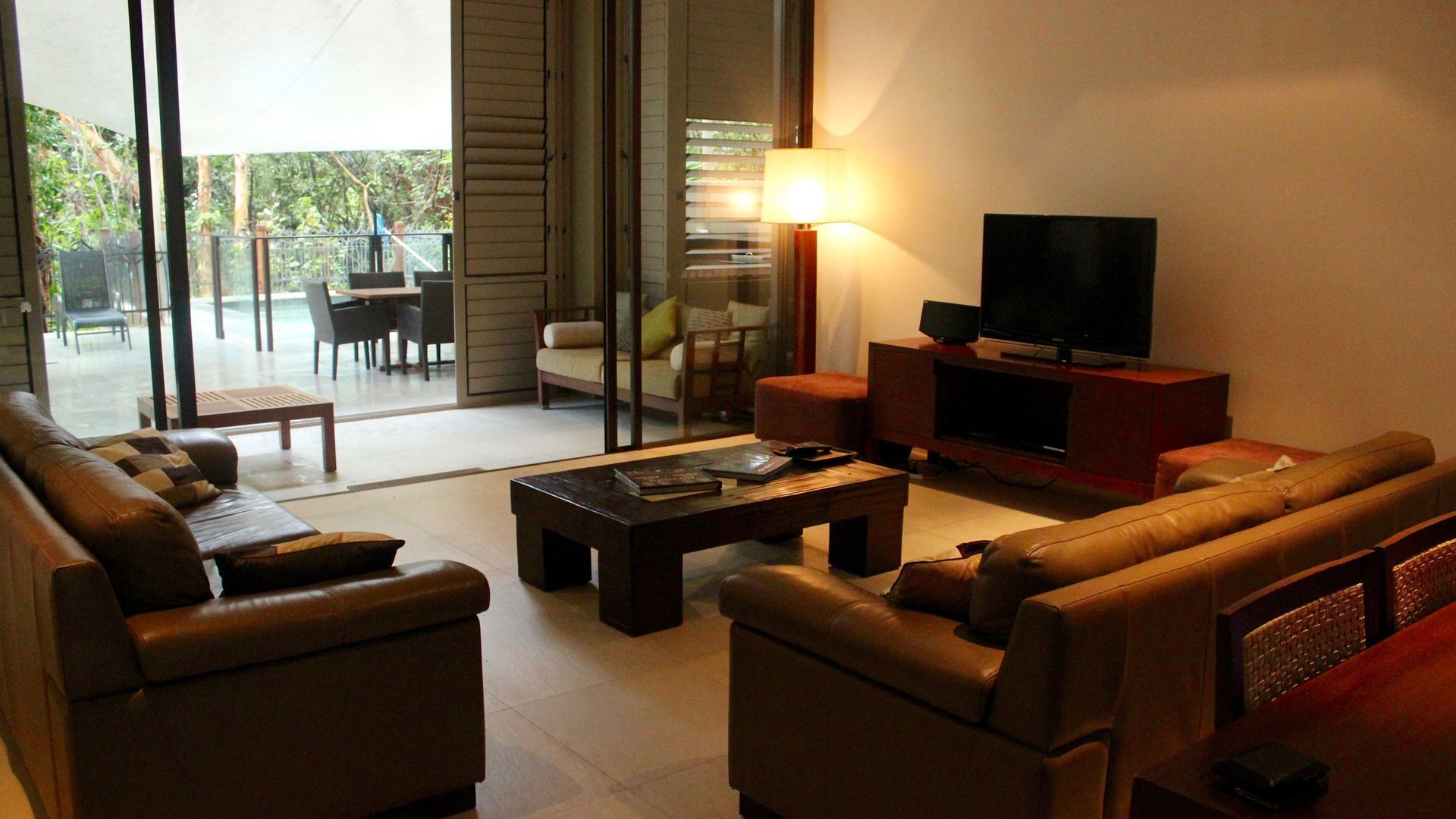 Beachfront 3/4 Bedroom Apartment - Stunning private plunge pool & bbq — image 21