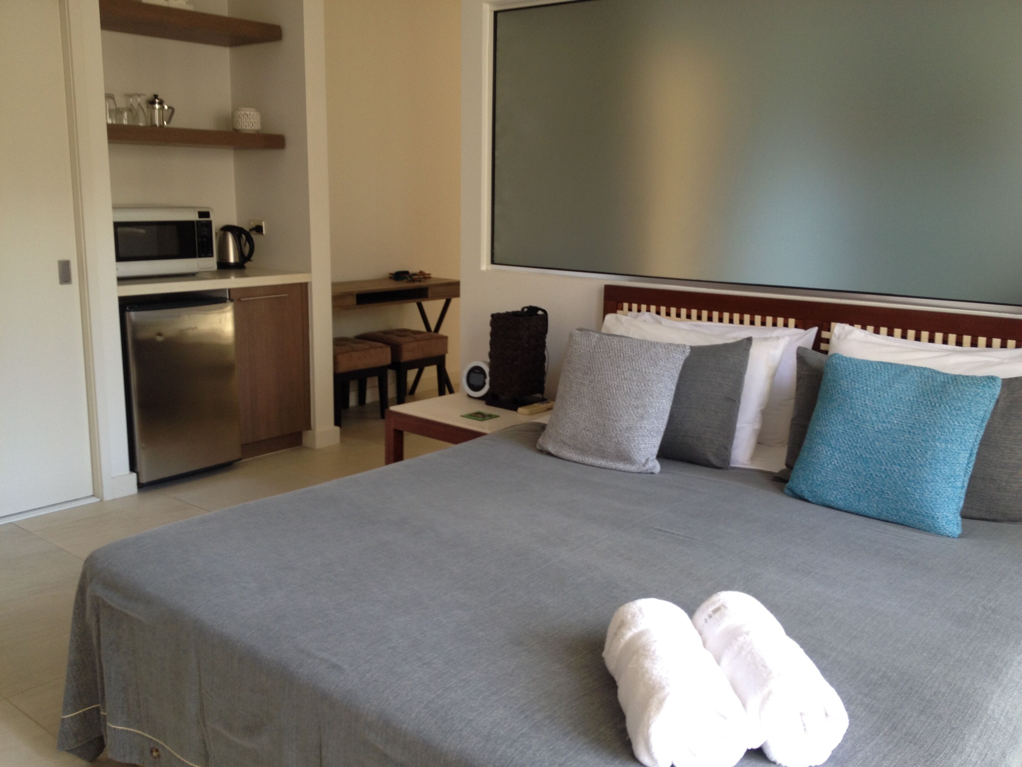 Beachfront 3/4 Bedroom Apartment - Stunning private plunge pool & bbq — image 15