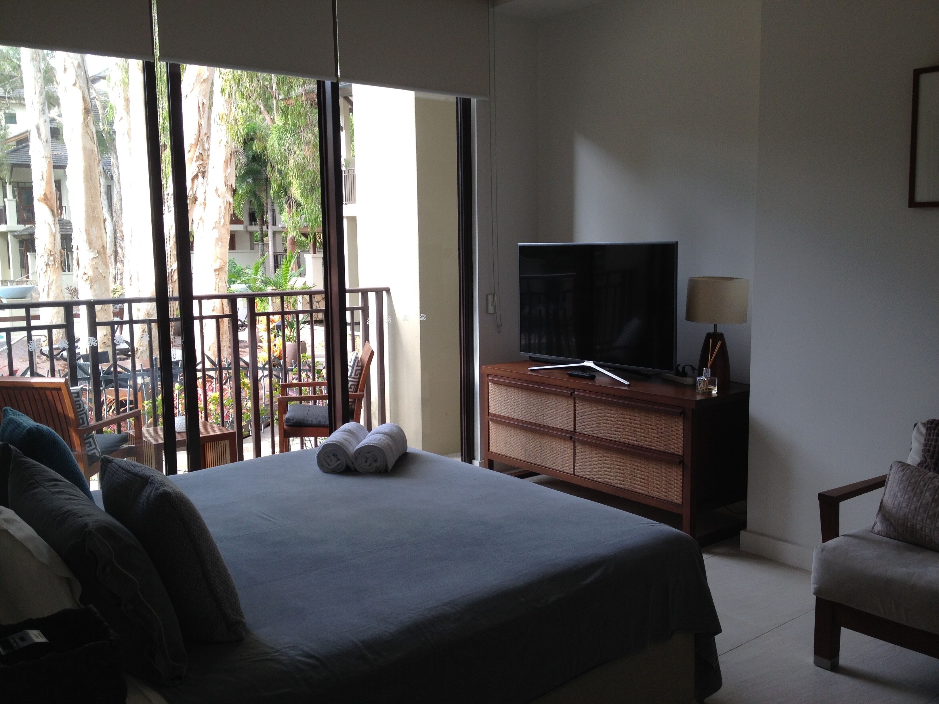 Beachfront 3/4 Bedroom Apartment - Stunning private plunge pool & bbq — image 17