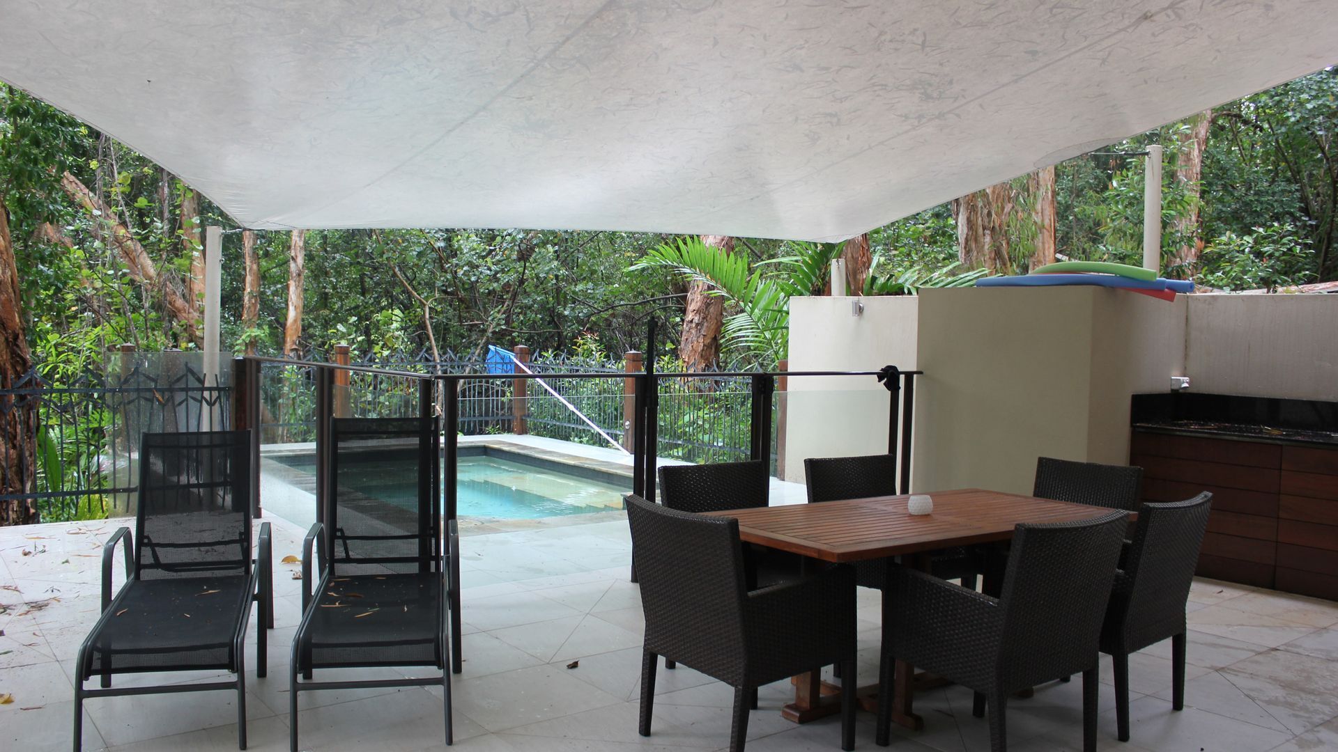 Beachfront 3/4 Bedroom Apartment - Stunning private plunge pool & bbq — image 26