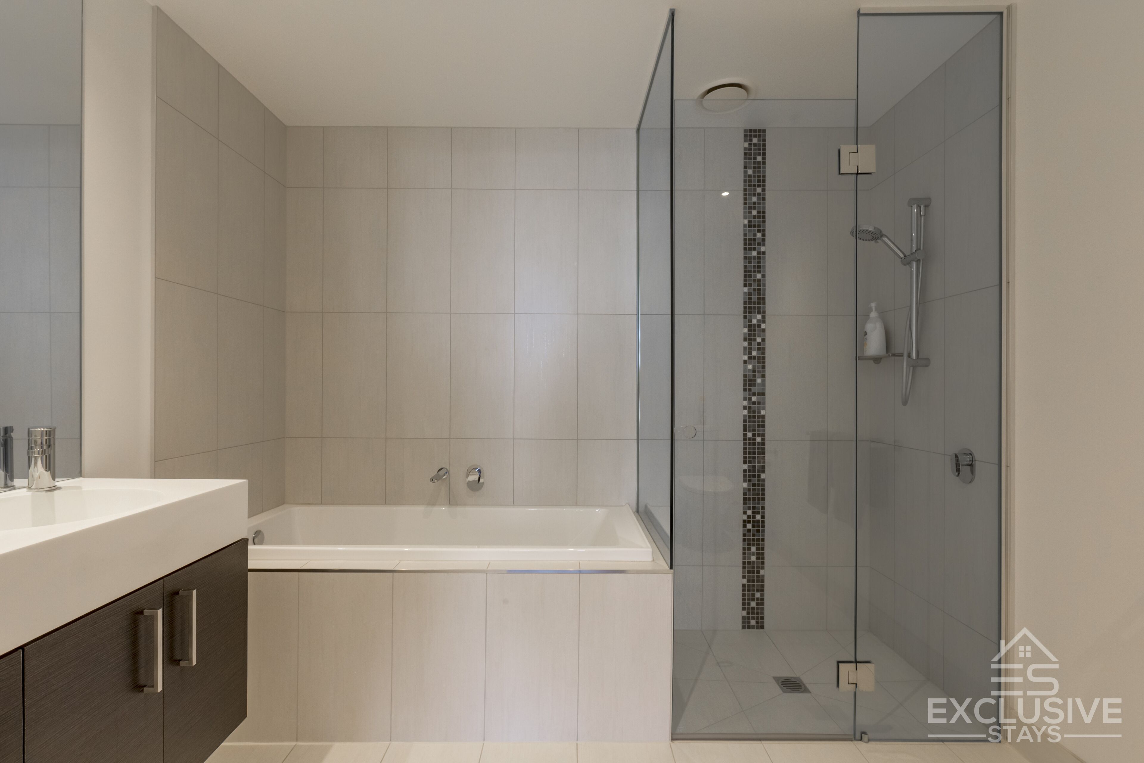 Exclusive Stays - Prima Tower — image 4