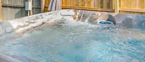 Bain à remous extérieur