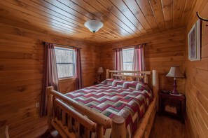 2 bedrooms, iron/ironing board, free WiFi, bed sheets - Cozy Vacation Getaway and Hunter's Paradise (Chesterhill)