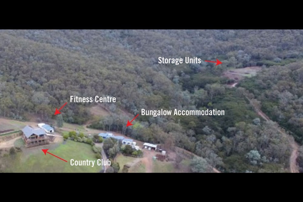 Taylor Bay Country Club- 3 self contained cabins