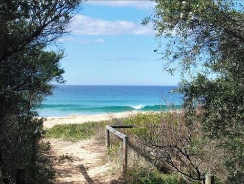 SALT COTTAGE - Pet Friendly, Stylish Holiday Home - prime beach location