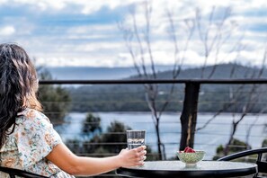 Outdoor dining - Studio 59 - Freycinet Holiday Houses (Glamorgan-Spring Bay)