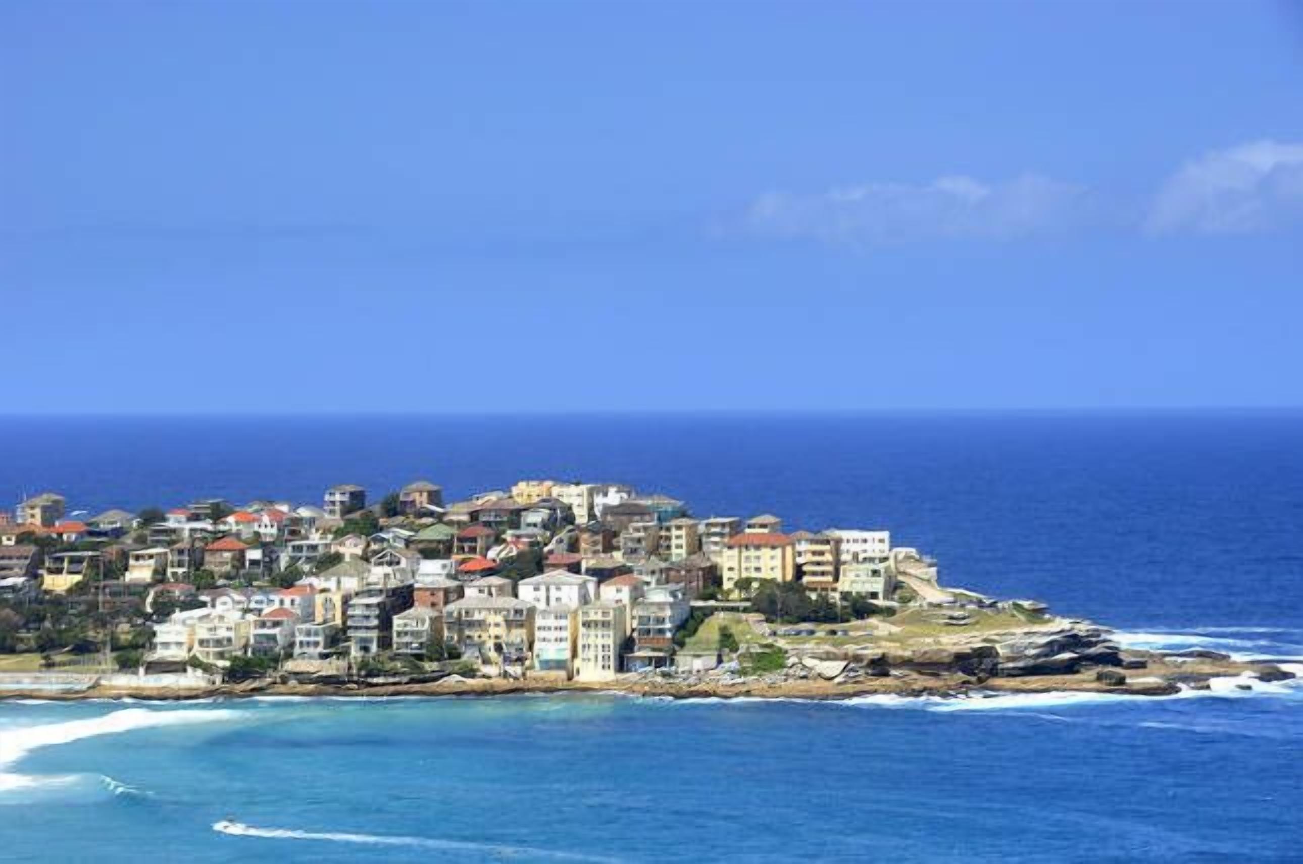 BONDI BEACH PENTHOUSE - absolute waterfront location! — image 16