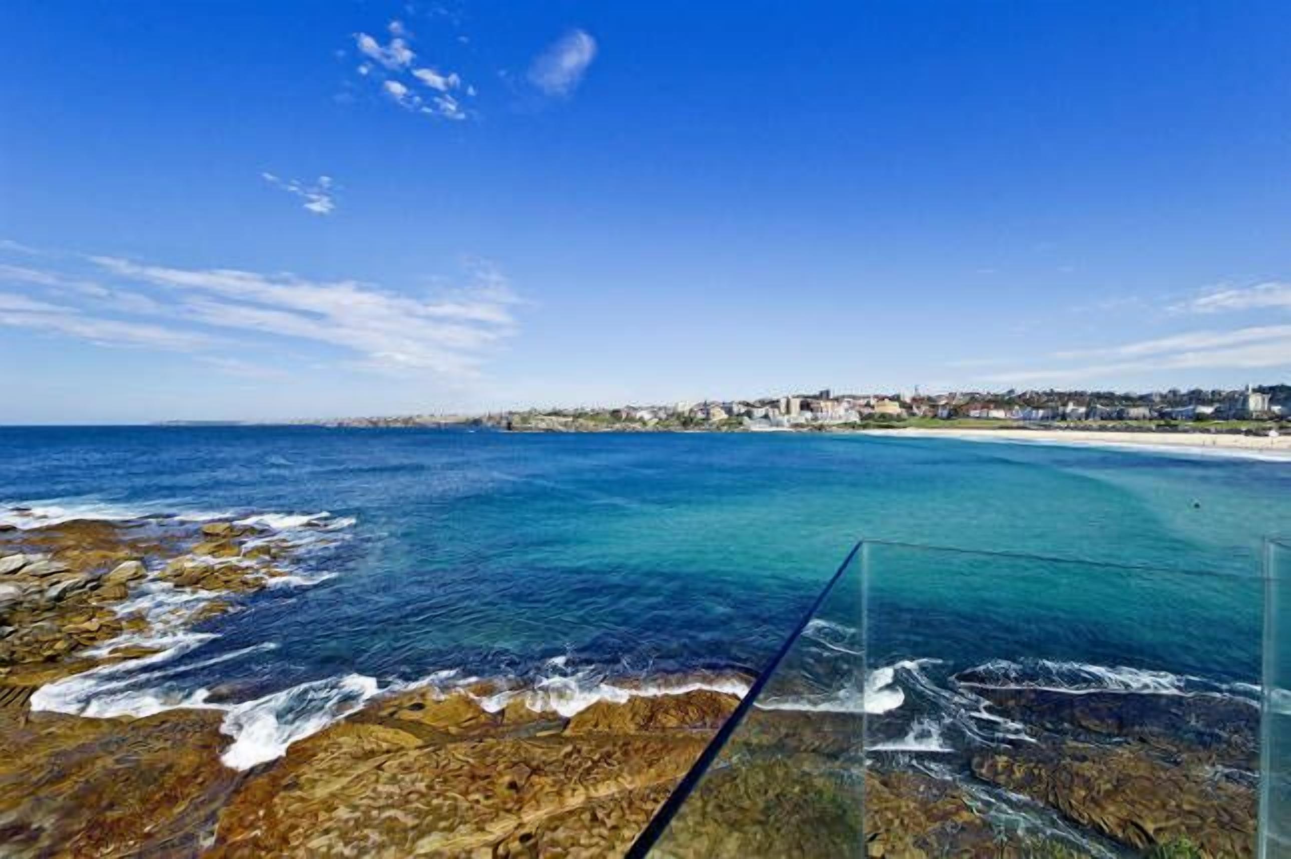 BONDI BEACH PENTHOUSE - absolute waterfront location! — image 18