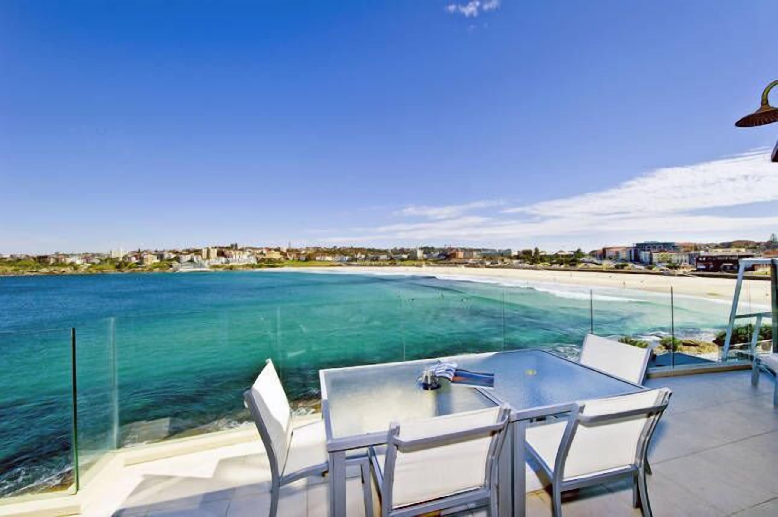 BONDI BEACH PENTHOUSE - absolute waterfront location! — image 2