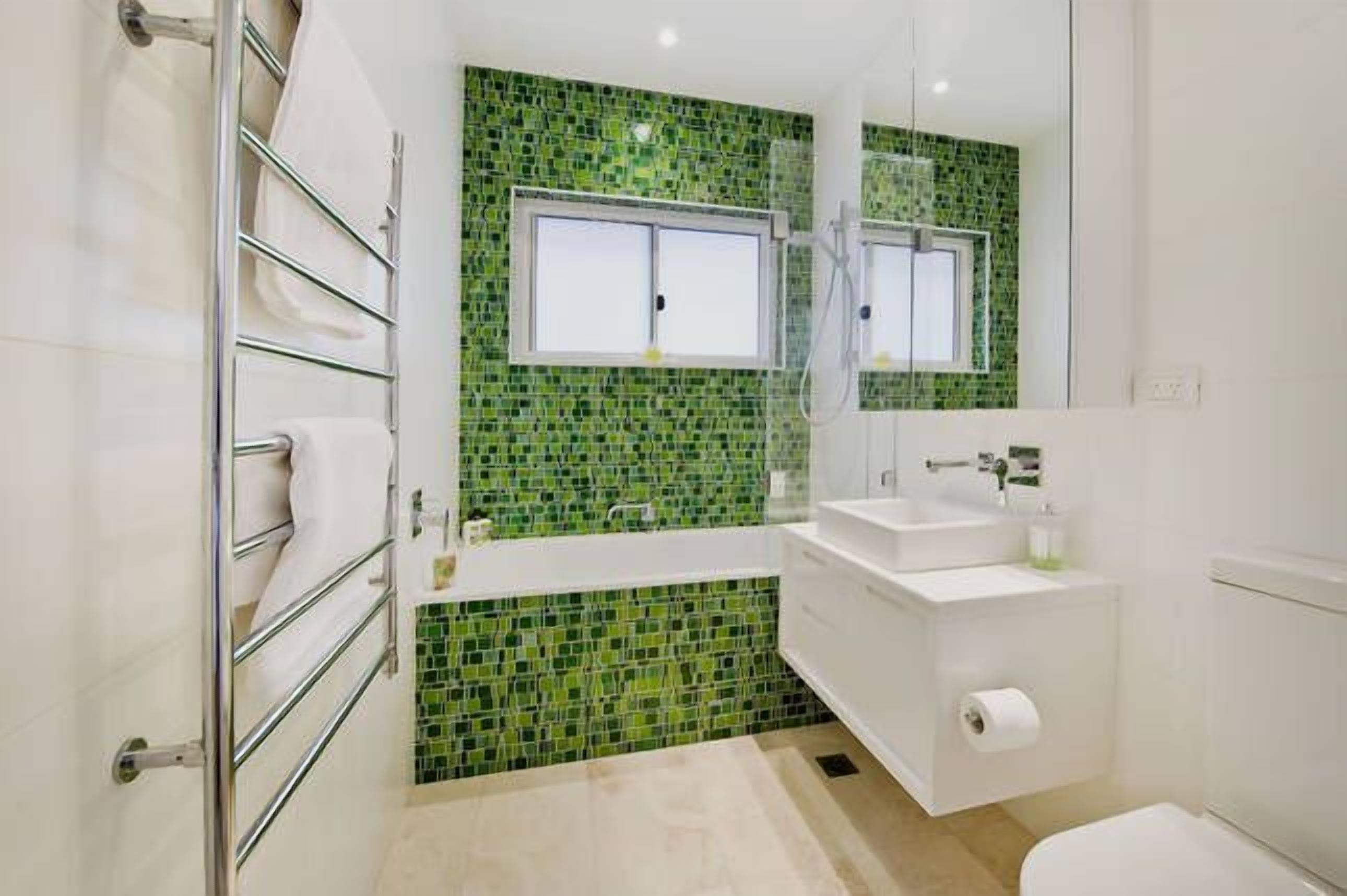 BONDI BEACH PENTHOUSE - absolute waterfront location! — image 10