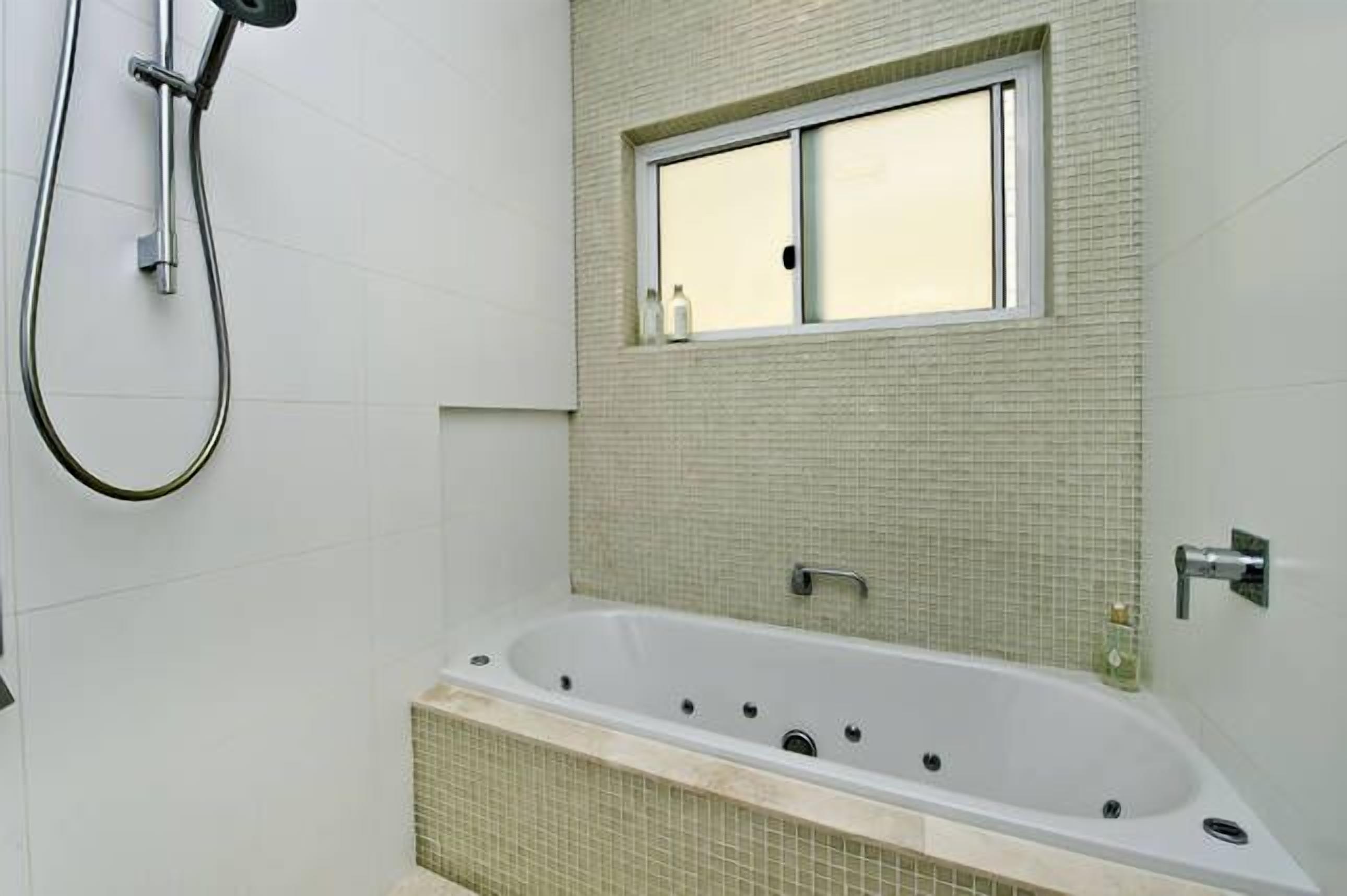 BONDI BEACH PENTHOUSE - absolute waterfront location! — image 12