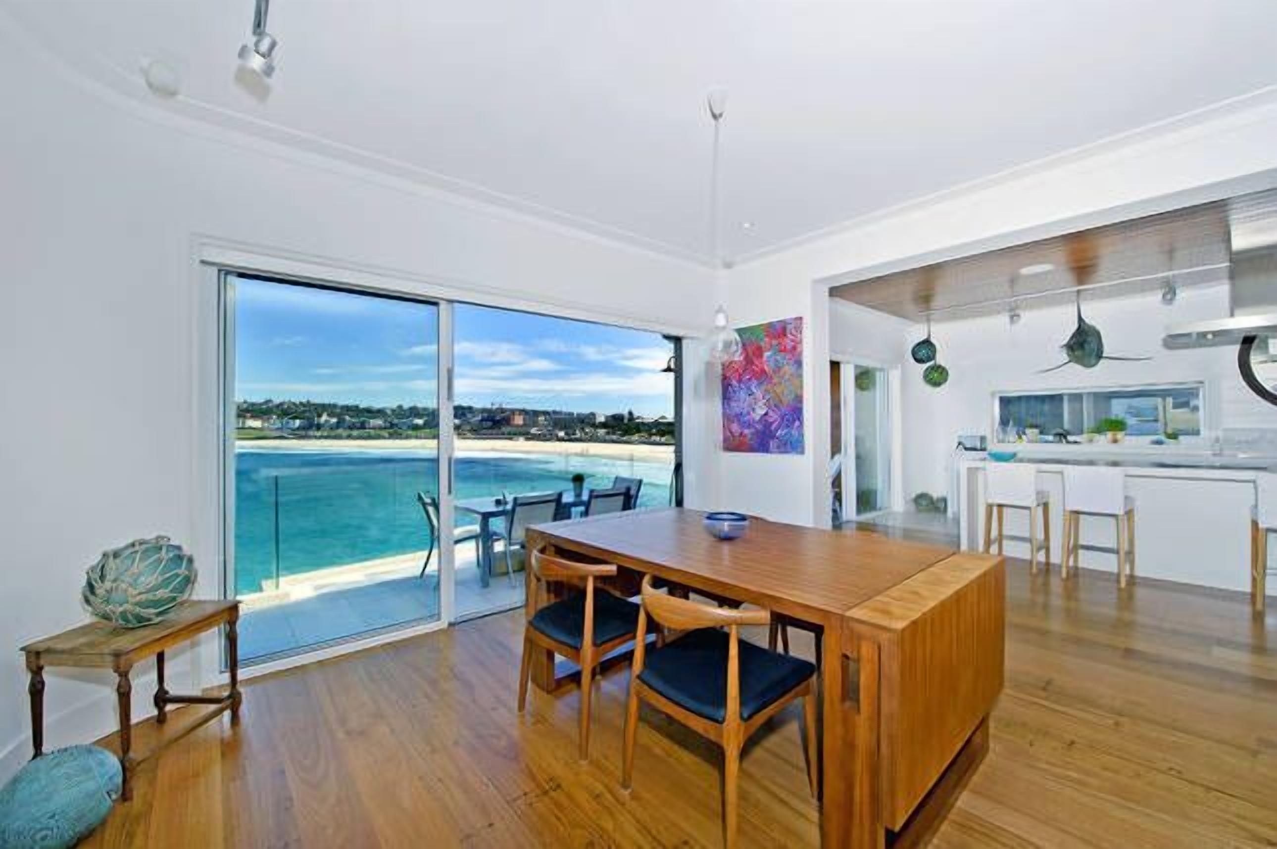 BONDI BEACH PENTHOUSE - absolute waterfront location! — image 7