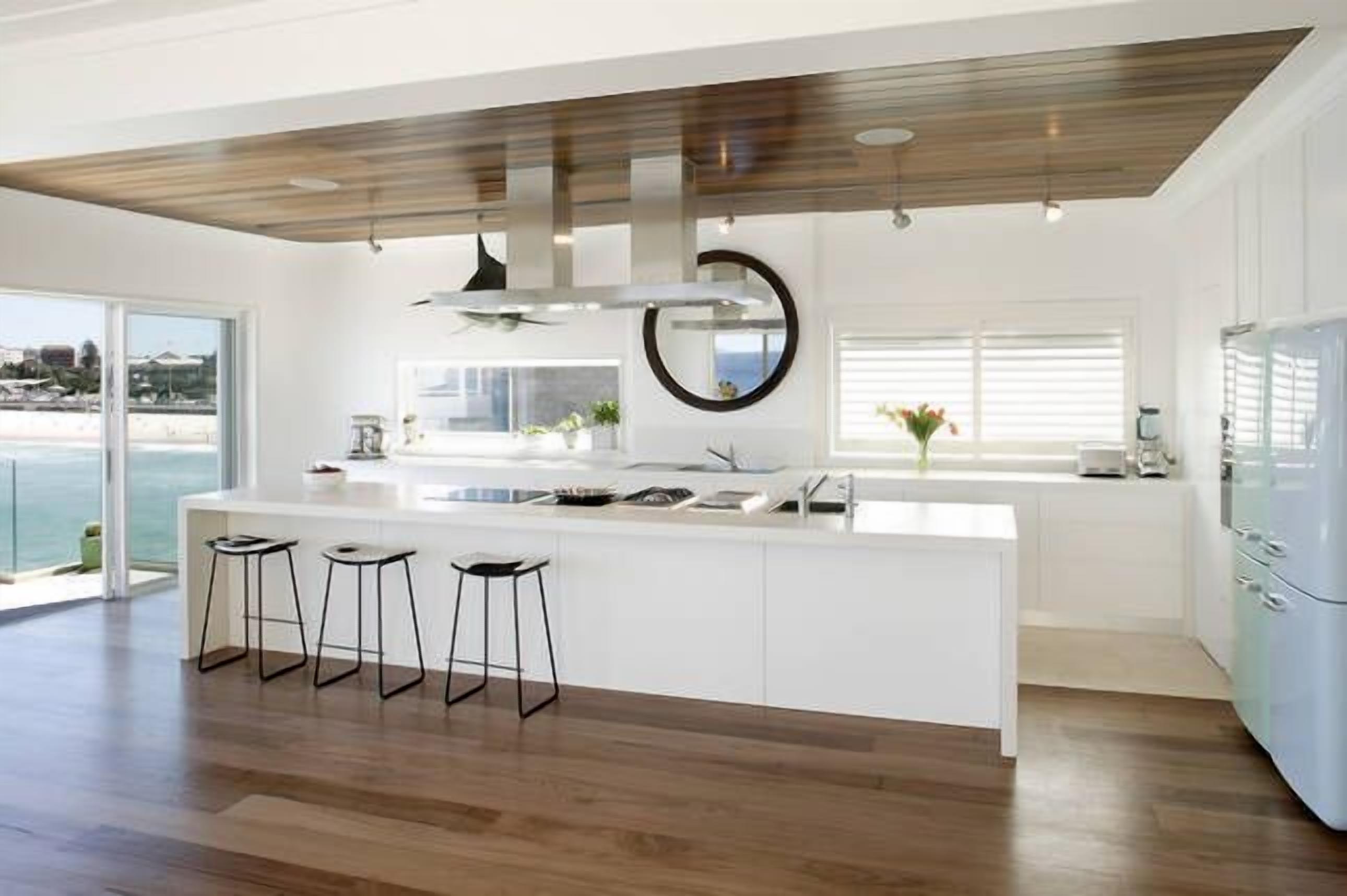 BONDI BEACH PENTHOUSE - absolute waterfront location! — image 9