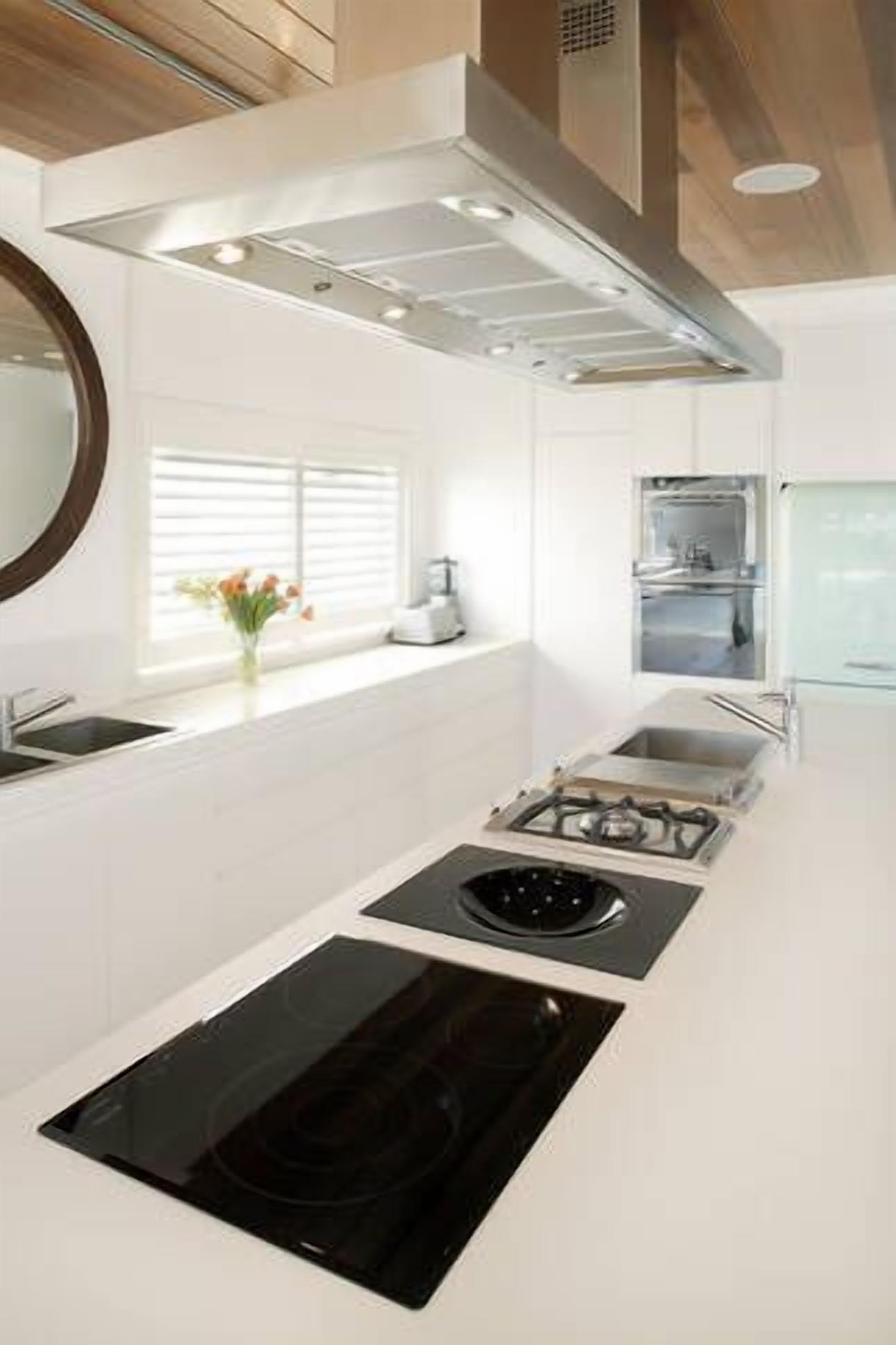 BONDI BEACH PENTHOUSE - absolute waterfront location! — image 6