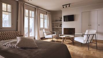 4 bedrooms, in-room safe, desk, soundproofing