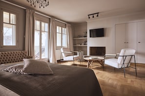 4 bedrooms, in-room safe, desk, soundproofing