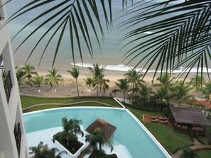 Alberca infinita y alberca climatizada