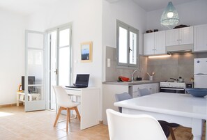 Fridge, oven, coffee/tea maker, toaster - Hillside Cottage (Rethymno)