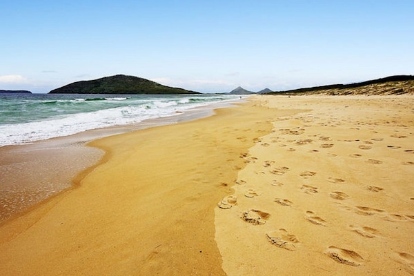 Beach nearby, sun loungers, beach towels