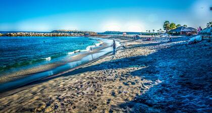 Perfect House with Amazing View of the Ocean and 5 minute walk to the Beach!