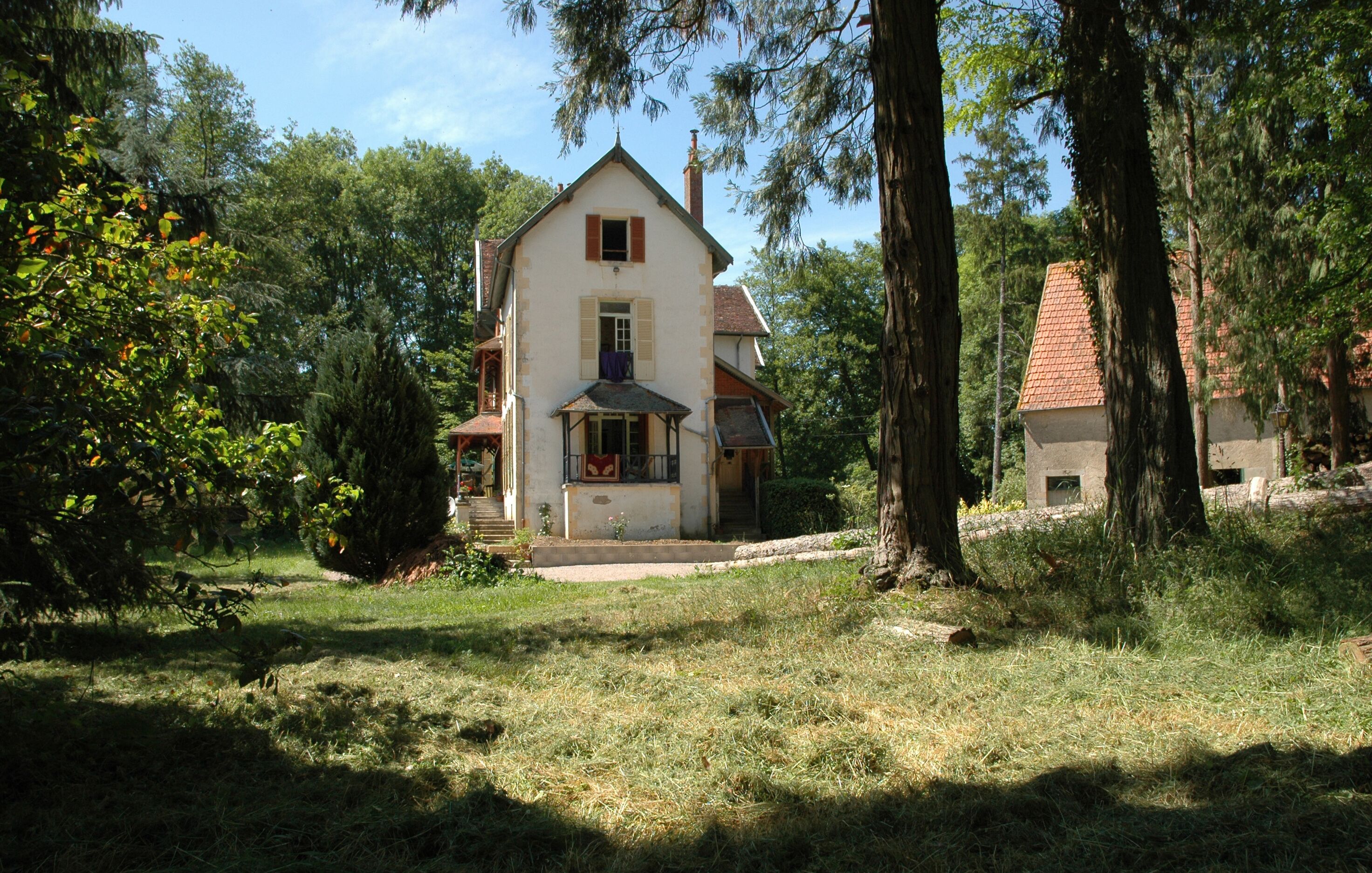 Spacious French villa on a river, unique vacation home for family and friends