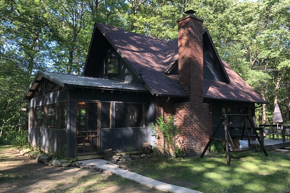 Quiet cabin in a perfect location; close to skiing, hiking and biking trails.