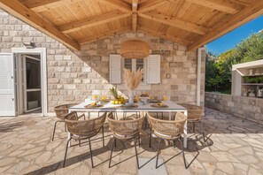 Outdoor dining - Mediterranean Villa Luna  (Kupari)