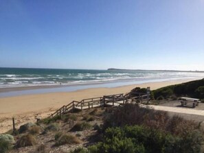 Beach - Dare St Beach Apartment (Ocean Grove)