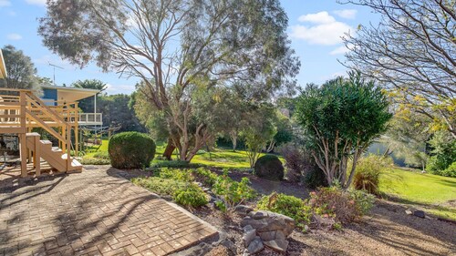 Comfortable Elevated Holiday Home