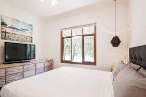 4 habitaciones, escritorio, tabla de planchar con plancha y wifi