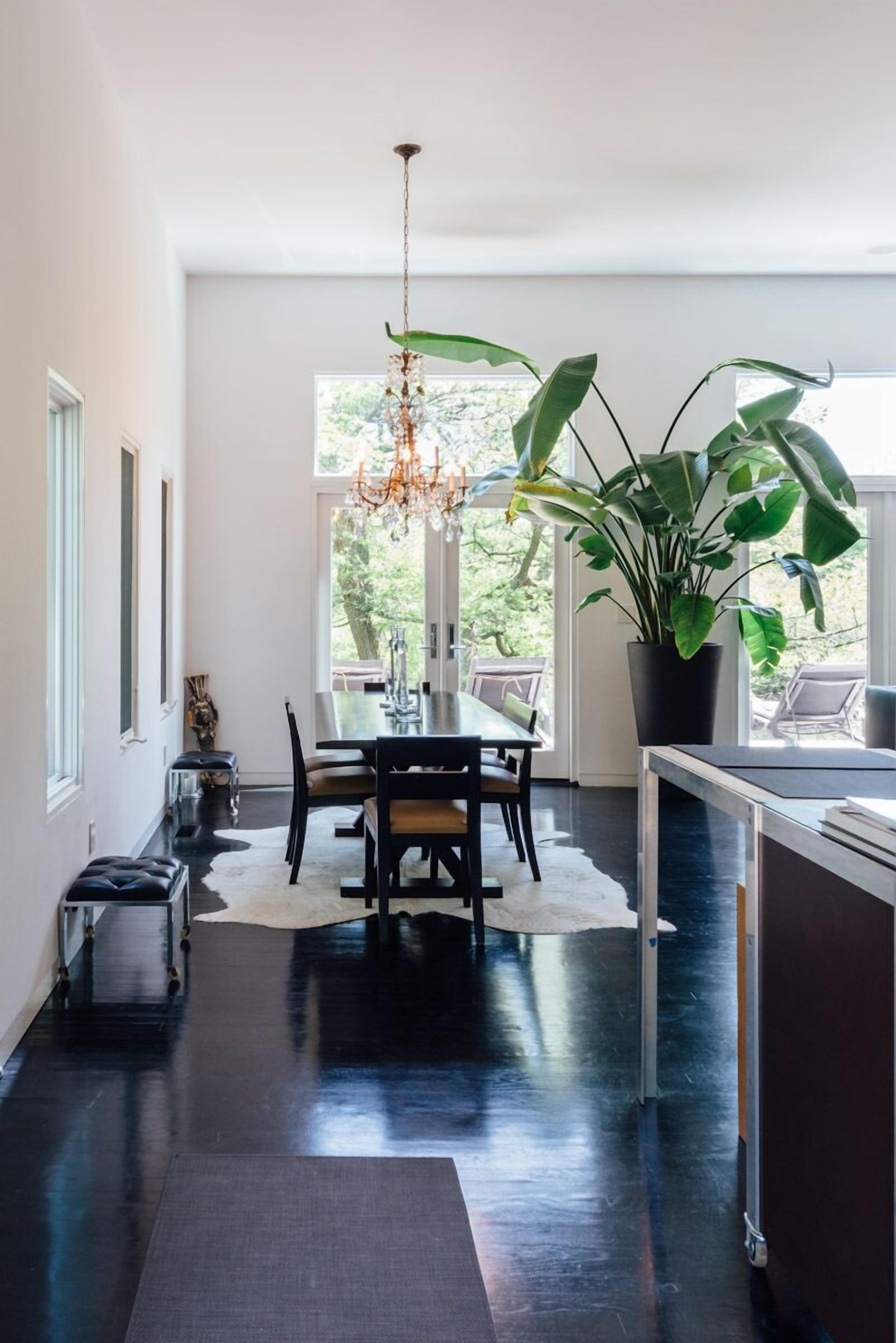 Modern Spacious House located 5 minutes from the beach