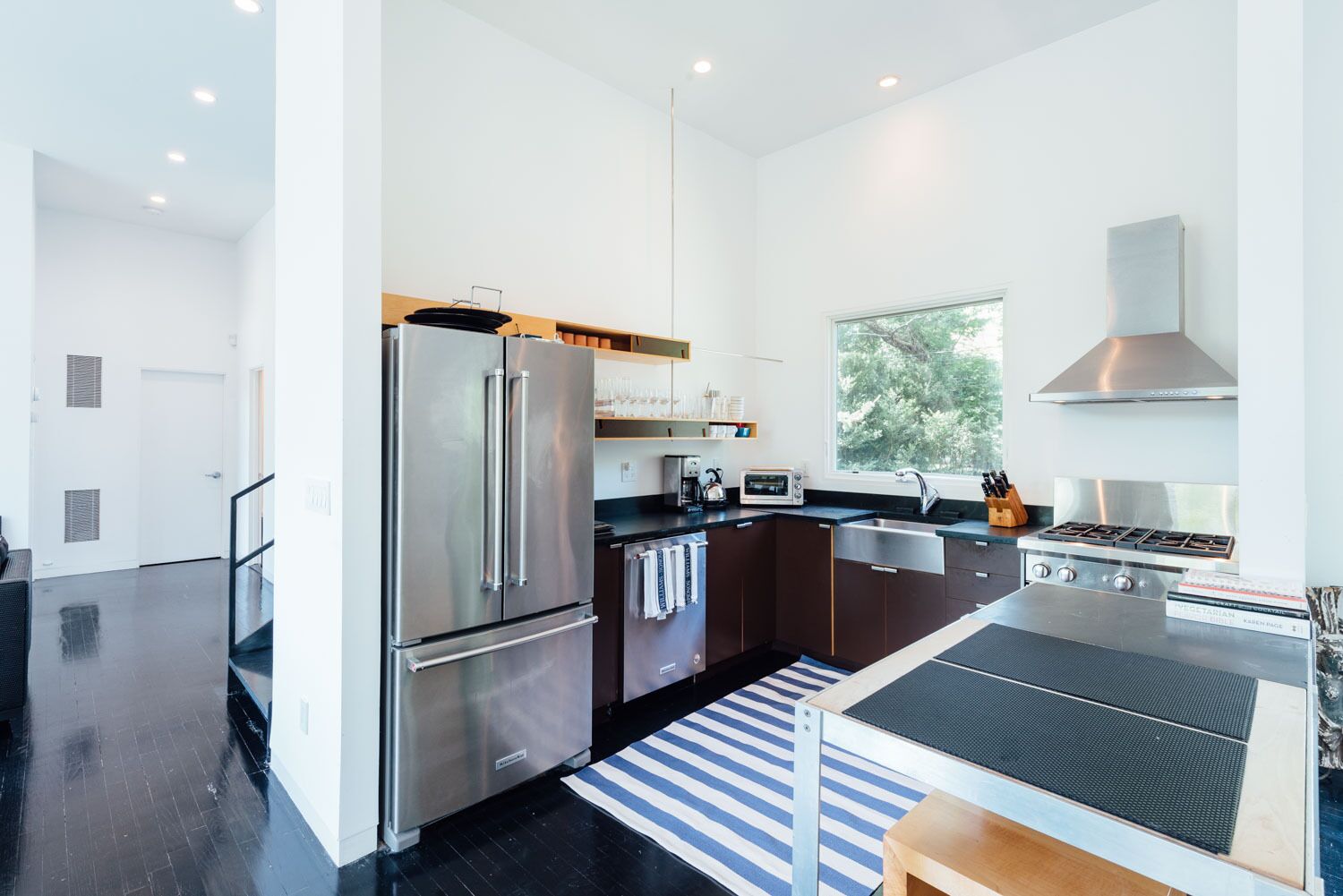 Modern Spacious House located 5 minutes from the beach