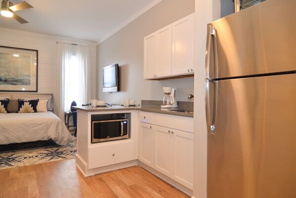 1 bedroom, desk, iron/ironing board, travel cot