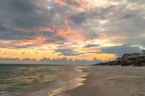 Beach nearby - Summer Stay Steps from Rosemary | Sleeps 4 (Seacrest)