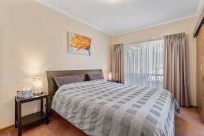 3 bedrooms, iron/ironing board, WiFi