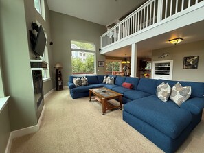 Smart TV, fireplace, stereo