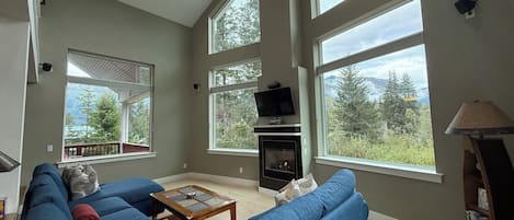 Smart TV, fireplace, stereo