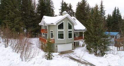 Suuri perhe koti eturivillä näkymät Mt. Alyeska