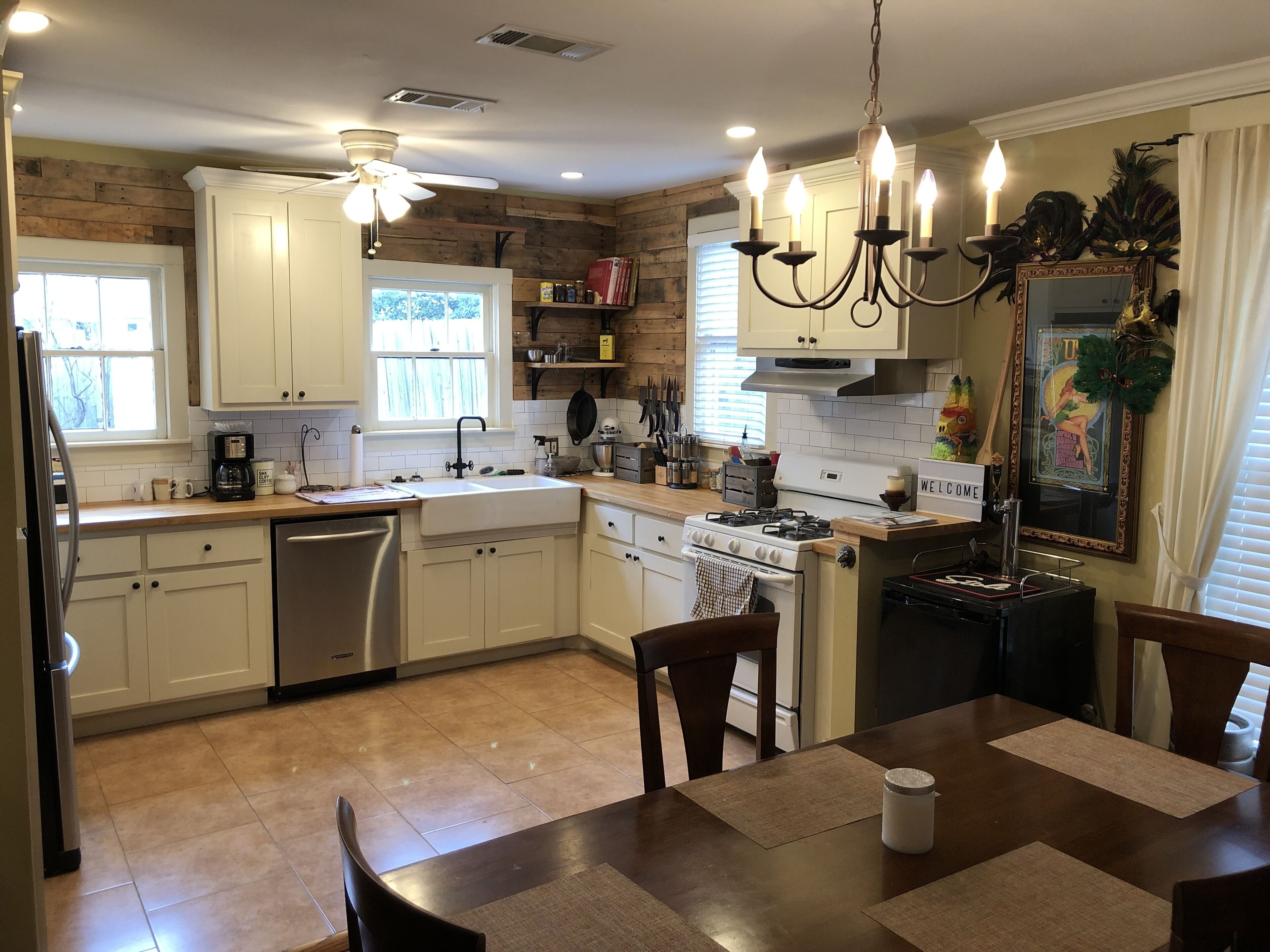 Bishop's Art District Country House