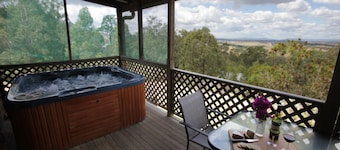 Cedar Cottage  - Amazing views, private jacuzzi