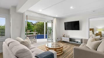 Fernseher, Netflix, DVD-Player, Streaming-Dienste