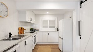 ميكروويف، فرن، غسالة أطباق، ماكينة لصنع القهوة/الشاي