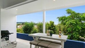 تناول الطعام بالخارج